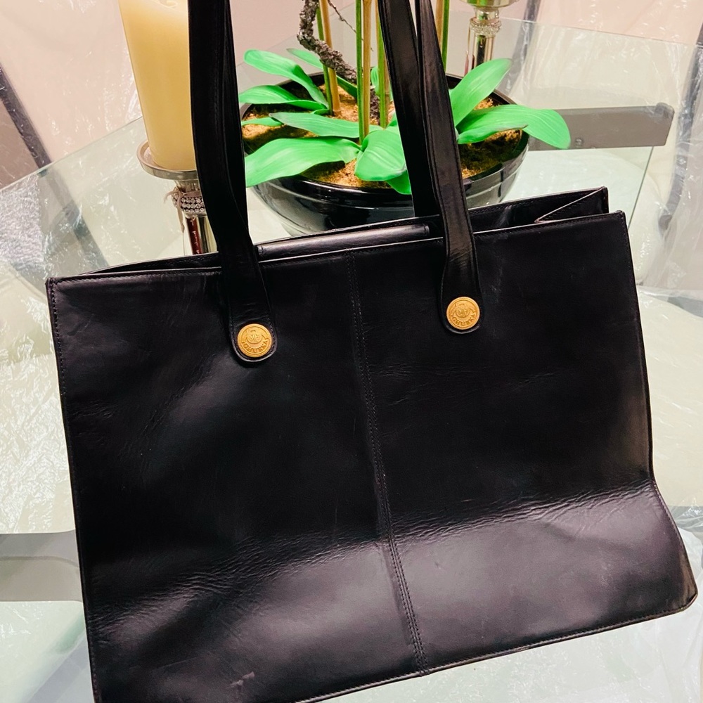 Gurka Navy Leather tote. Outside excellent inside worn -it’s a statement piece